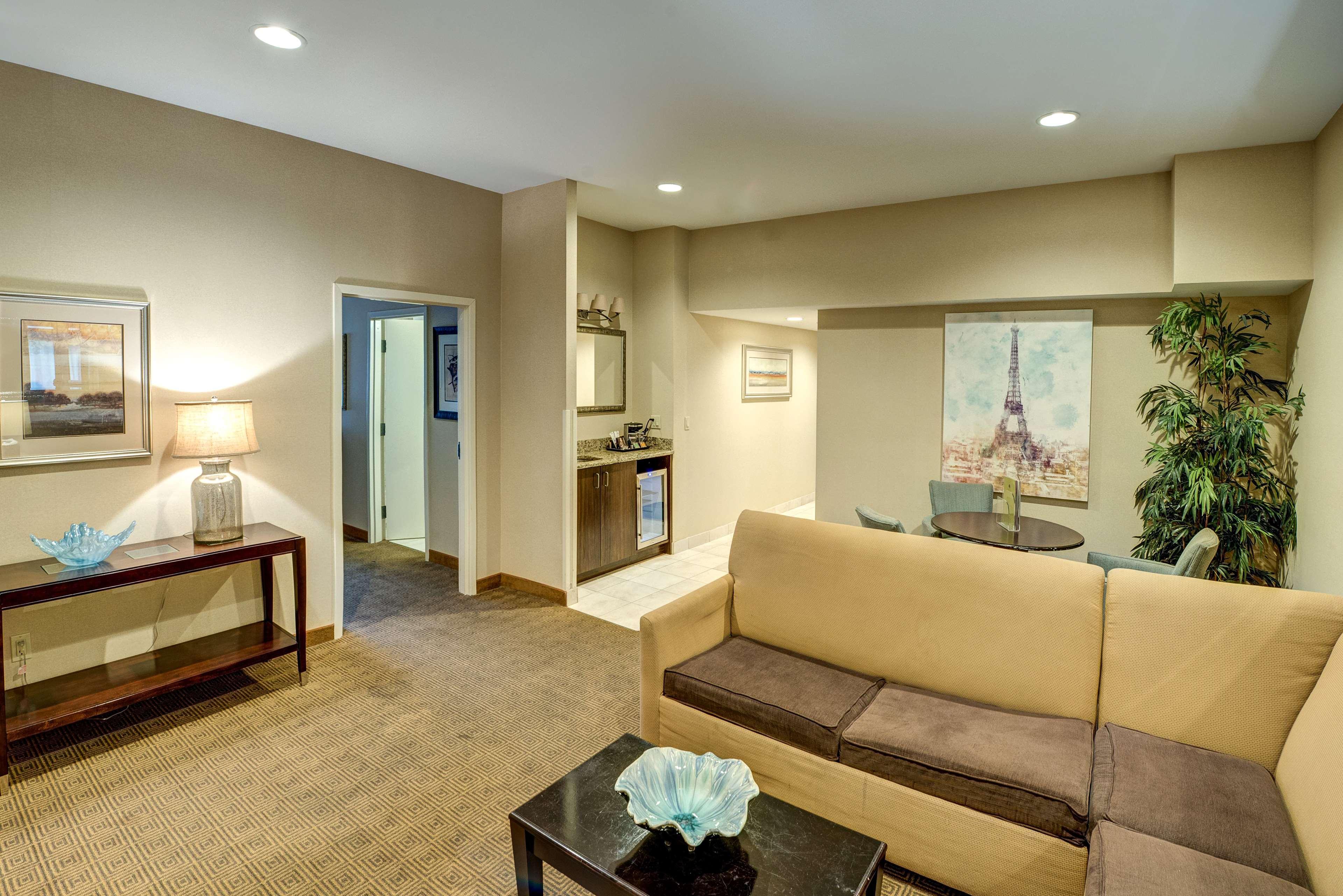 ดับเบิลทรี บาย ฮิลตัน ทินตัน ฟอลล์ อีตันทาวน์ Hotel ภายนอก รูปภาพ